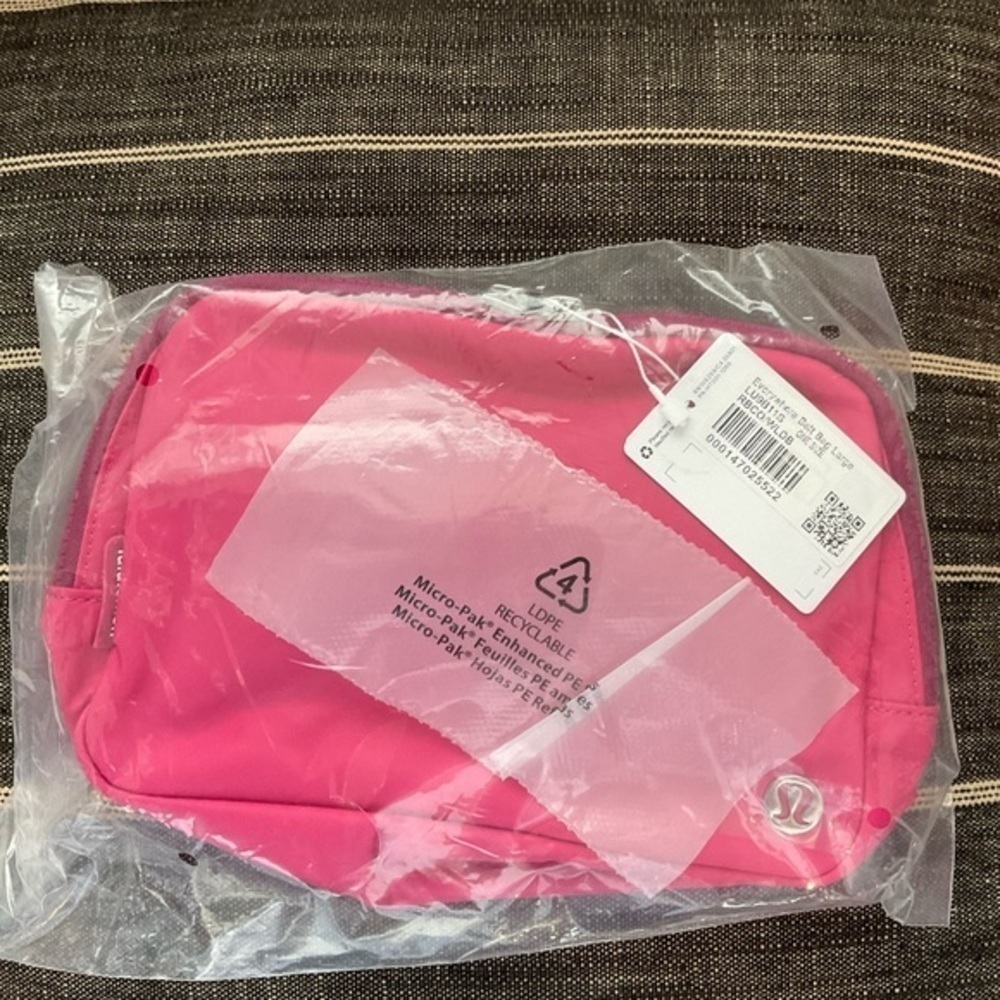 NWT Lululemon Athletica Wild Berry Pink Large Everywhere Belt Bag